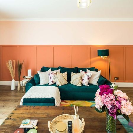 Charming Spacious 2Br Flat Near Station Plus Parking London Exteriör bild
