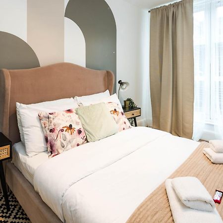 Charming Spacious 2Br Flat Near Station Plus Parking London Exteriör bild