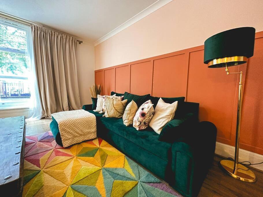 Charming Spacious 2Br Flat Near Station Plus Parking London Exteriör bild