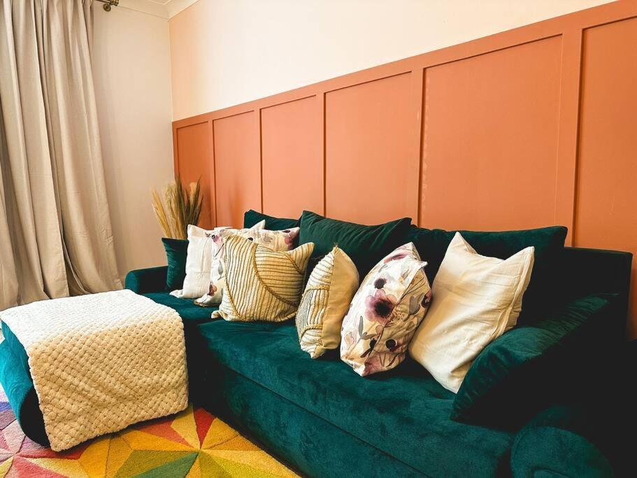 Charming Spacious 2Br Flat Near Station Plus Parking London Exteriör bild