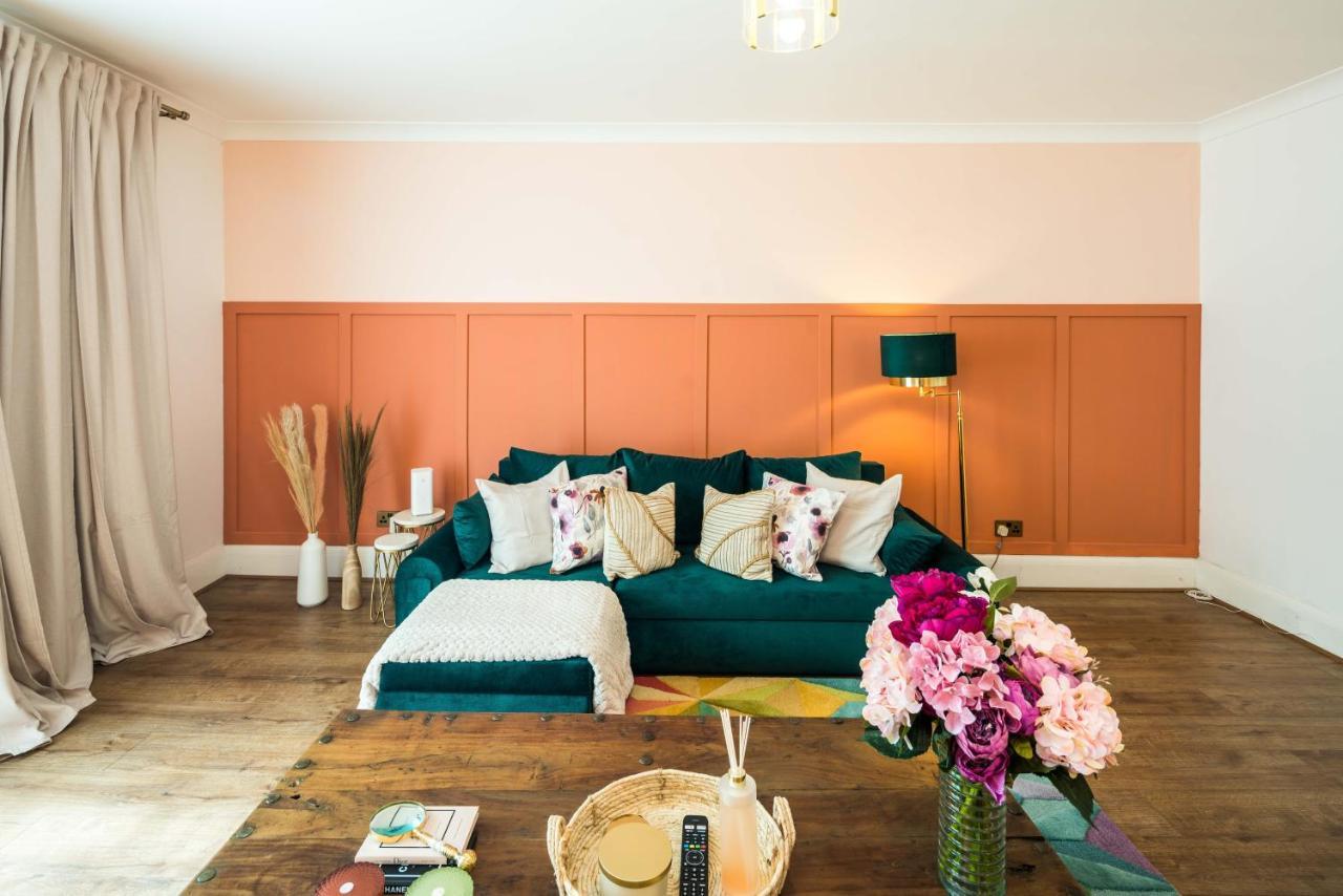 Charming Spacious 2Br Flat Near Station Plus Parking London Exteriör bild