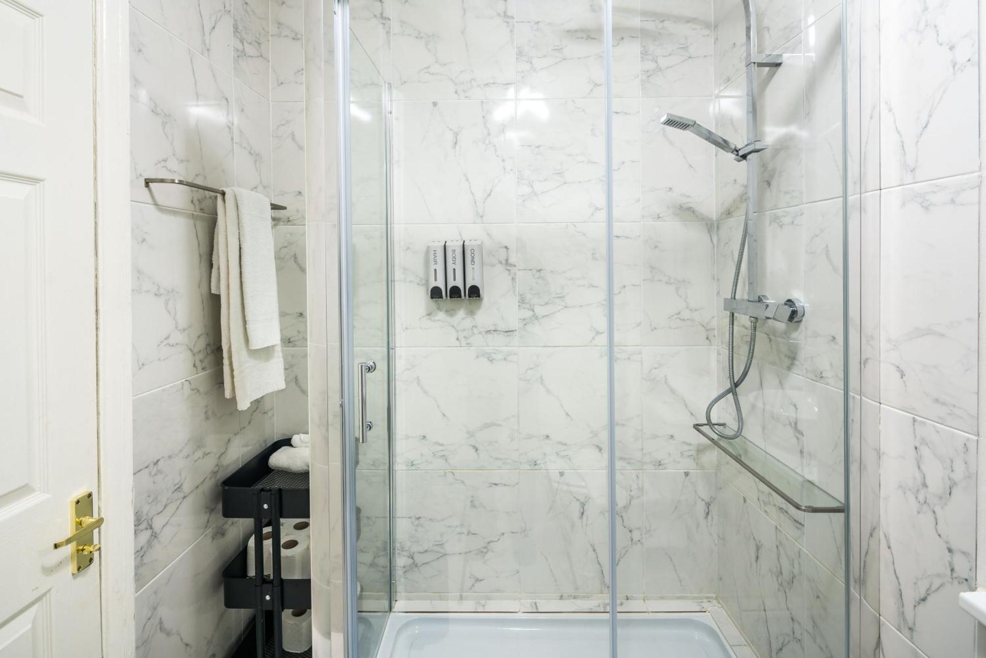 Charming Spacious 2Br Flat Near Station Plus Parking London Exteriör bild