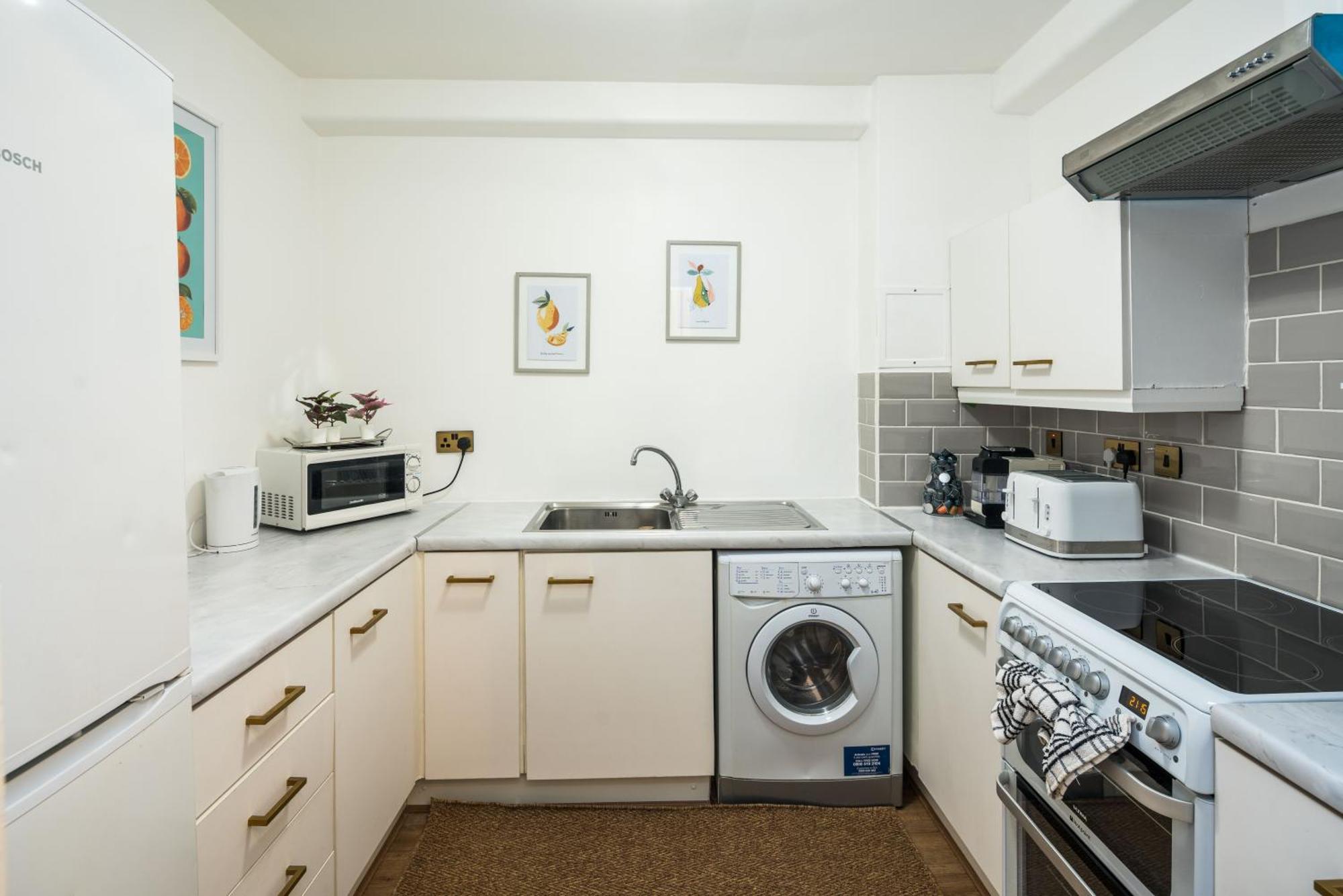 Charming Spacious 2Br Flat Near Station Plus Parking London Exteriör bild