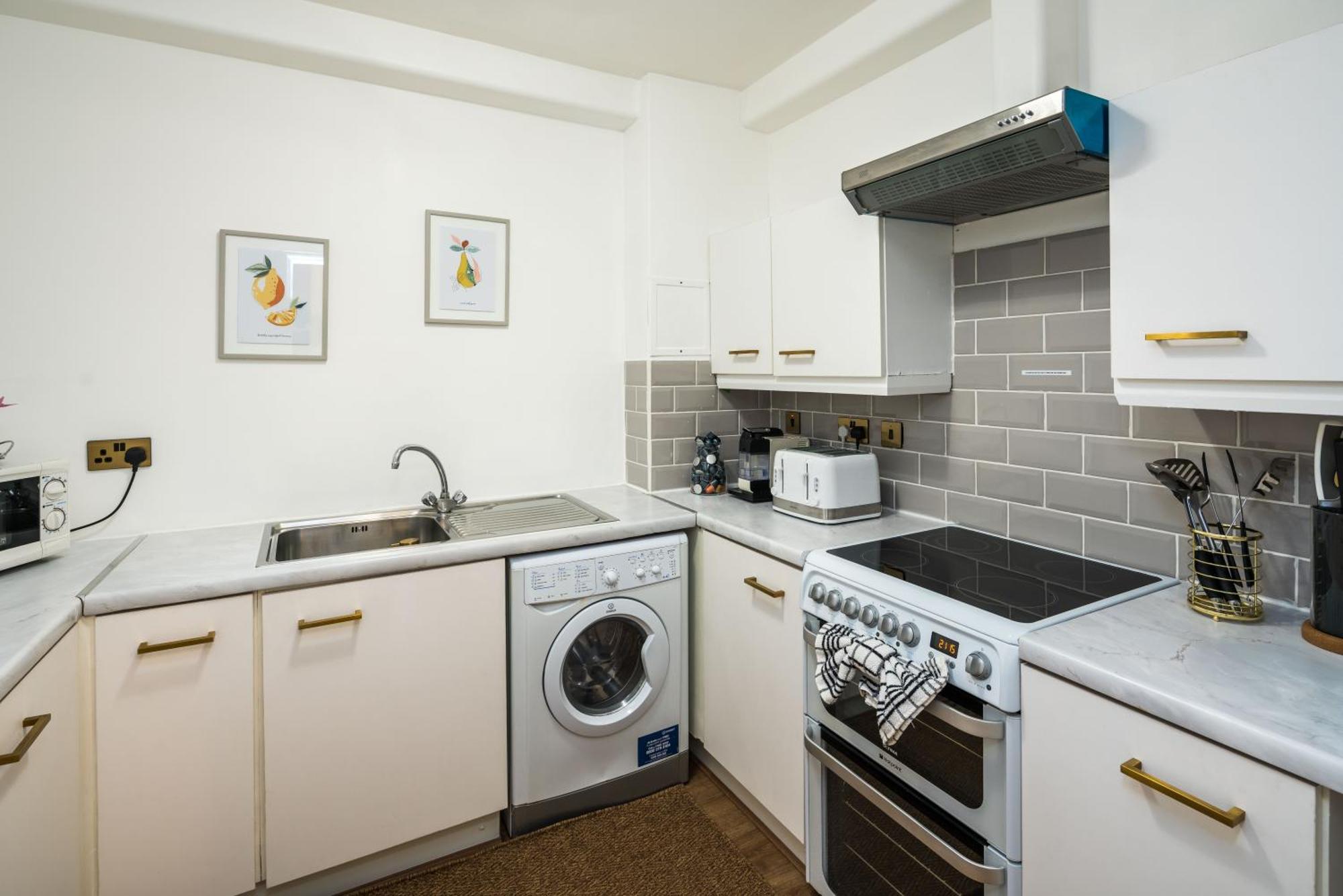Charming Spacious 2Br Flat Near Station Plus Parking London Exteriör bild