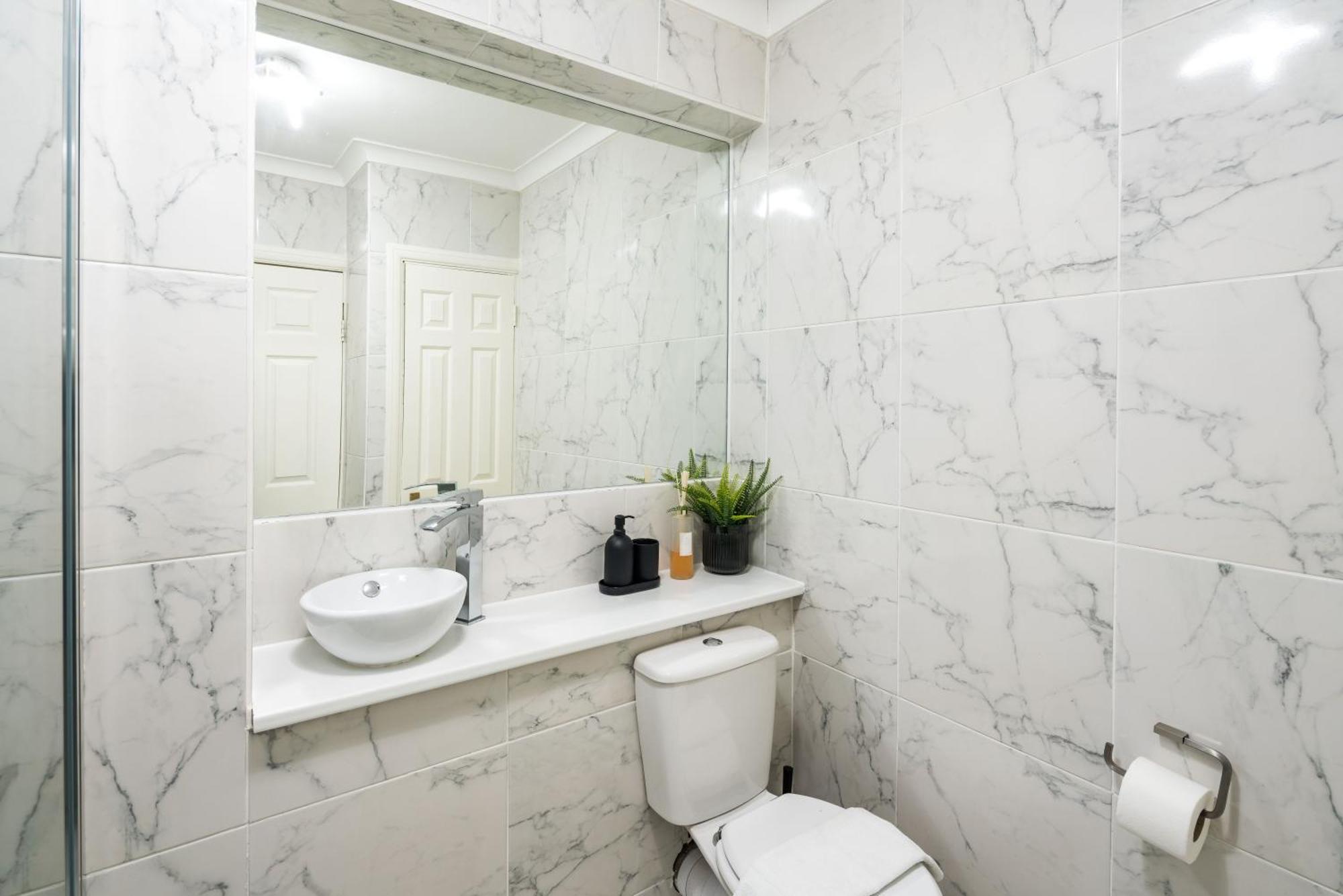 Charming Spacious 2Br Flat Near Station Plus Parking London Exteriör bild